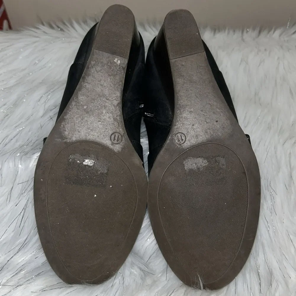 Maurices 11M Black Alexis Cross Strap Wedge Bootie